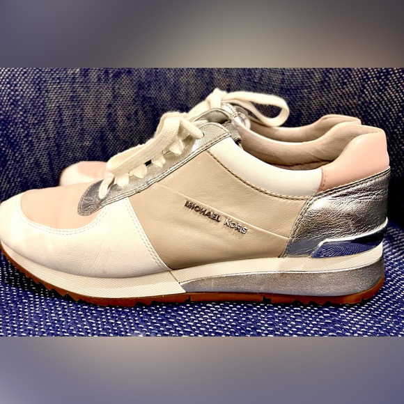 MICHAEL KORS Leather metallic sneakers. 🩷🩶🤍 - Picture 2 of 10